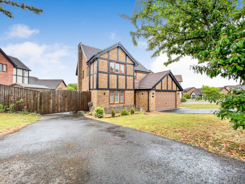 Click the photo for more details of Grove Farm Road, Grovesend, Swansea, West Glamorgan, SA4