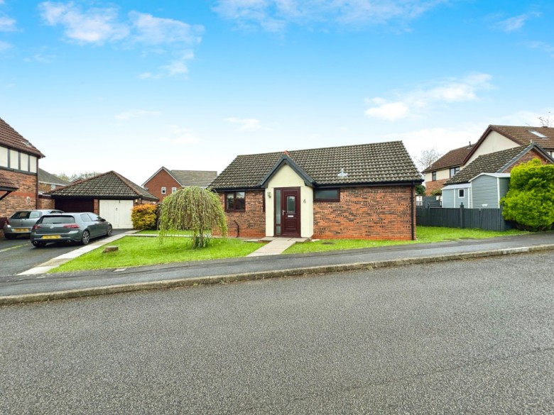 Click the photo for more details of Clos Y Nant, Gorseinon, Swansea, West Glamorgan, SA4 4ZQ