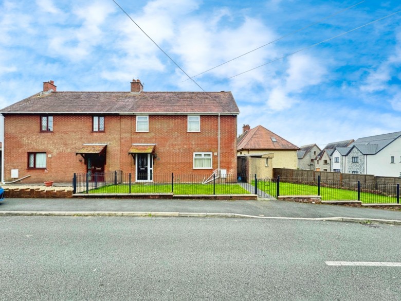 Click the photo for more details of Hendy, Pontarddulais, Swansea, Carmarthenshire, SA4