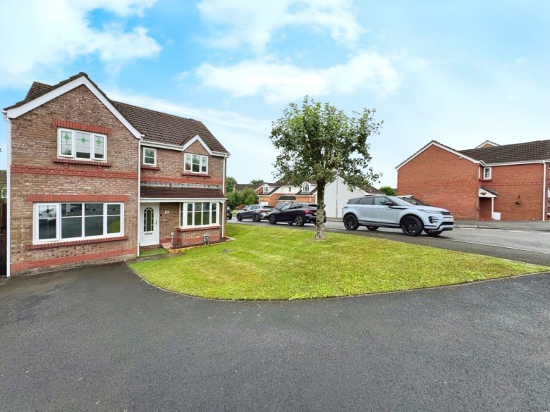 Click the photo for more details of Ffordd Kilby, Loughor, Swansea, West Glamorgan, SA4 6PB