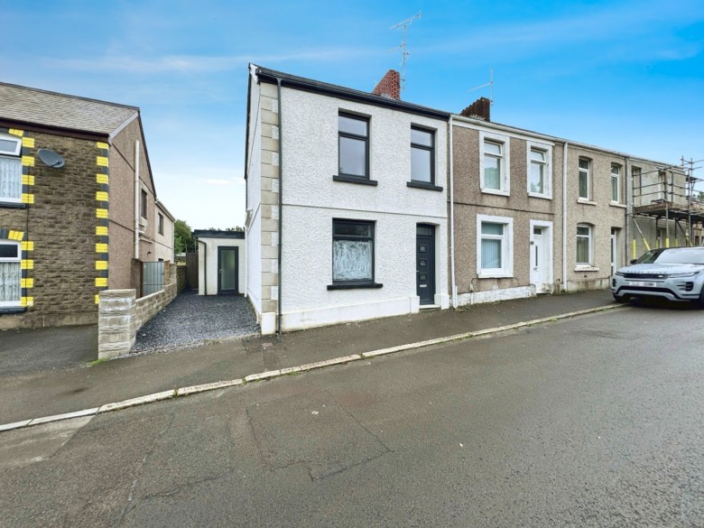 Click the photo for more details of Carmarthen Road, Fforestfach, Swansea, West Glamorgan, SA5 4BW